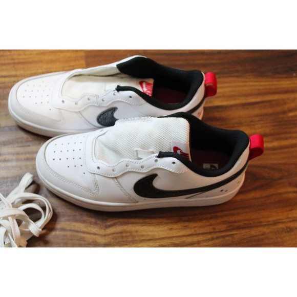 NIKE COURT BOROUGH LOW 2 SE WHITE/BLACK-VERY BERRY DM0110 100 US SZ 4.5Y - Picture 1 of 9